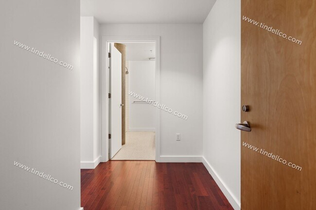 Building Photo - The Civic | 11th Floor 2BD/2BA with Stunning Portland Views, Free Parking and Free Utilities!