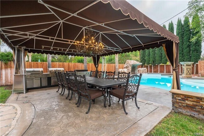 Building Photo - 18834 Devonshire St