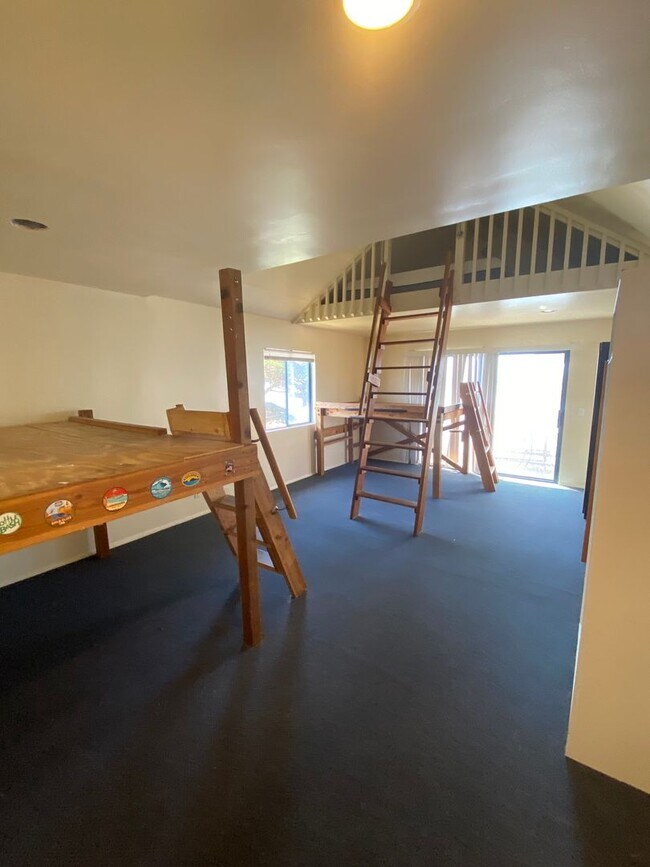 Building Photo - 6773 Del Playa Dr