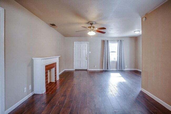 Building Photo - 3 Bedroom 1 bath in the Heart of Lubbock!