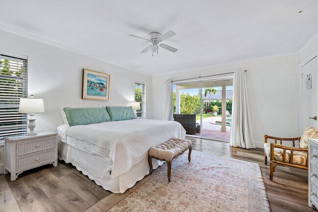 Building Photo - 305 Country Club Dr