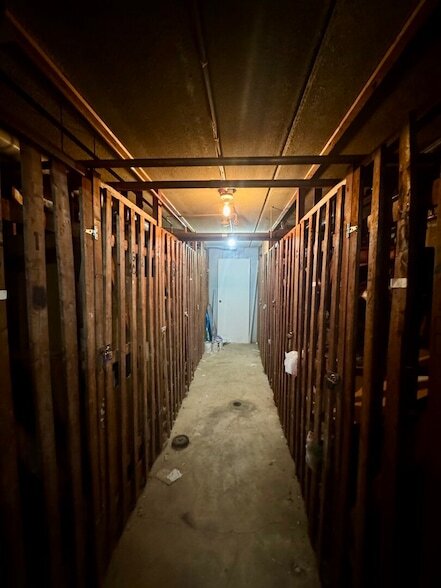 Building Photo - 270 Shorewood Dr