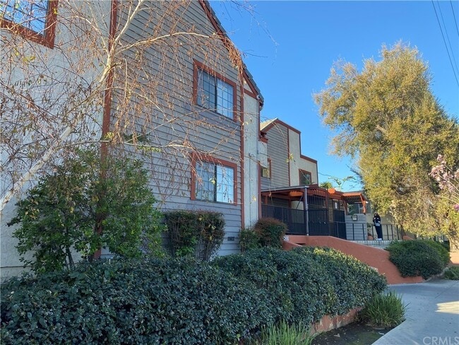 Building Photo - 15946 Vanowen St