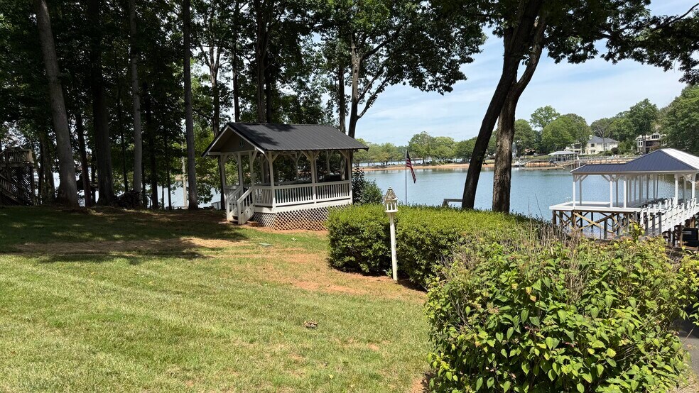 Building Photo - 16318 Stinson Cove Rd
