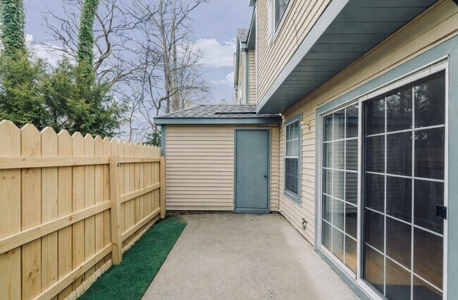 Building Photo - End Unit Condo Close to Chic's Beach & Little Creek Naval Base