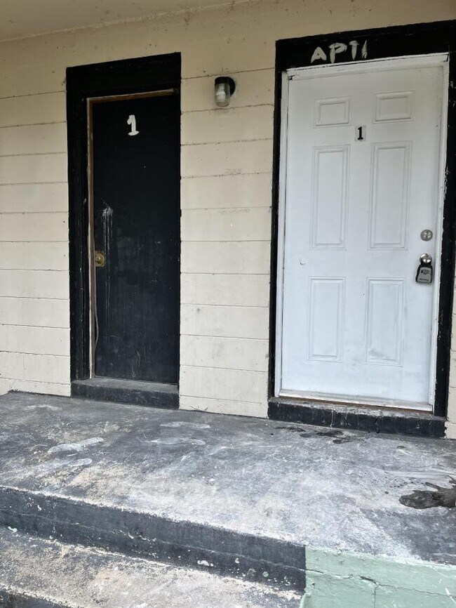 Building Photo - 2 bedroom in Jacksonville FL 32209