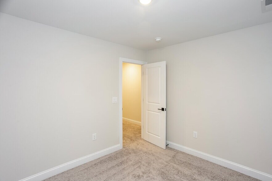 Building Photo - 170 Wembury Ln