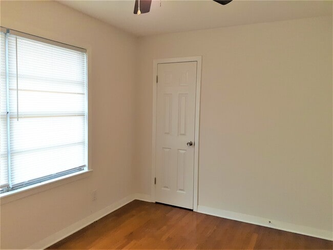 Building Photo - 1213 Tobola St