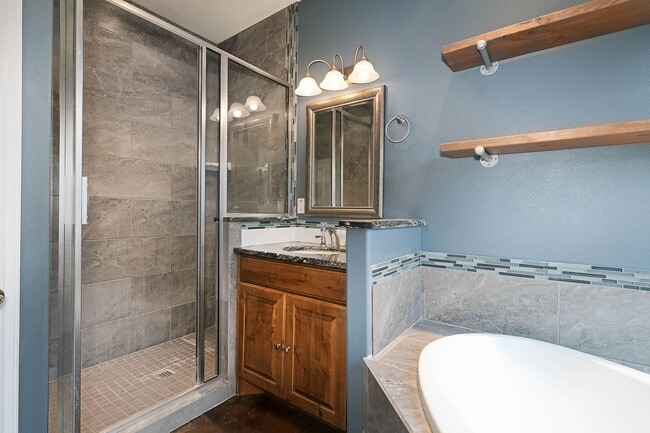 Building Photo - Kerrville, TX!  Country Charm with Modern Flair.