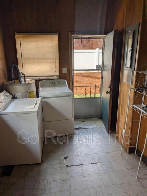 Building Photo - 816 Goldwire St SW