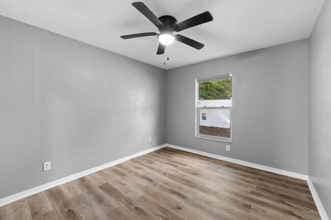 Building Photo - 37745 Walker Aly