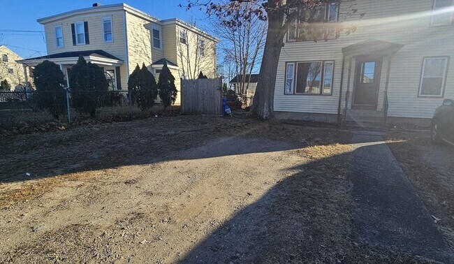 Building Photo - 123 Scott St