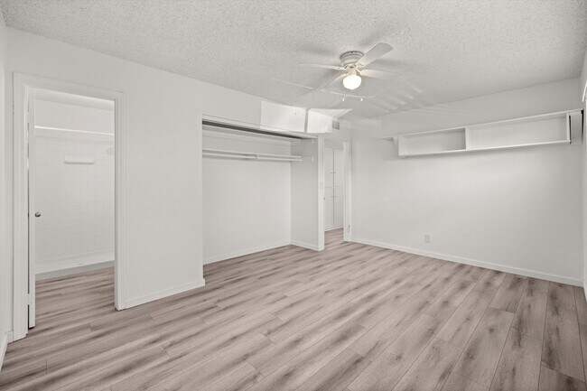 Building Photo - 6685 Sabado Tarde Rd