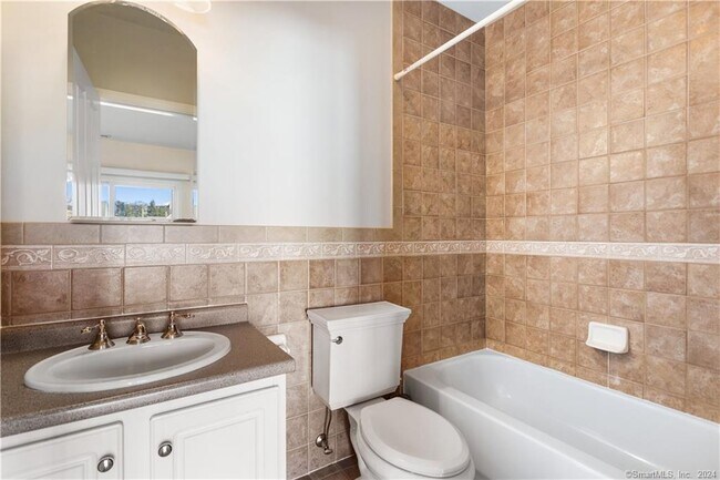 Building Photo - 13 Dolsen Pl