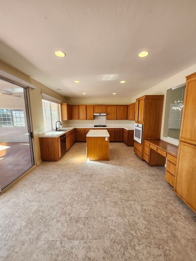 Building Photo - Beautiful two-story home located in the he...