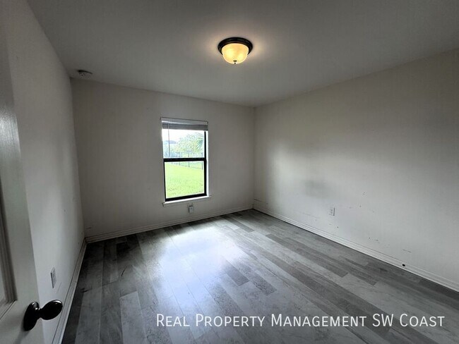 Building Photo - 438 Shadow Lakes Dr
