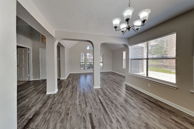Building Photo - 3806 Village Oaks Dr