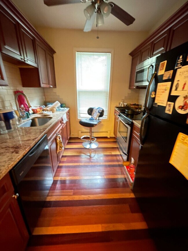 Building Photo - 30 Nash St