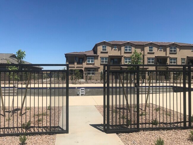 Building Photo - 1255 N Arizona Ave