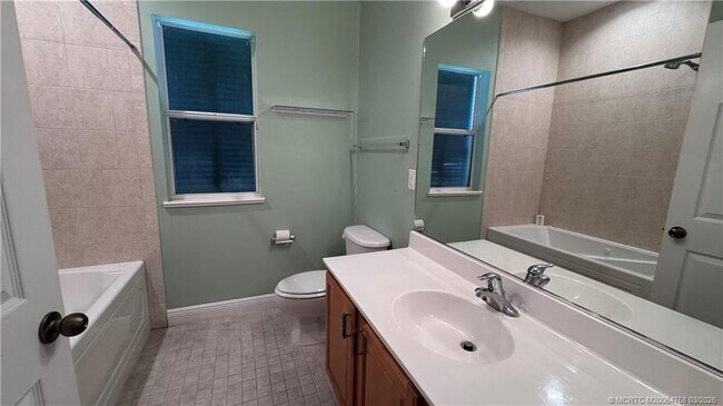 Building Photo - 510 SW South Carolina Dr