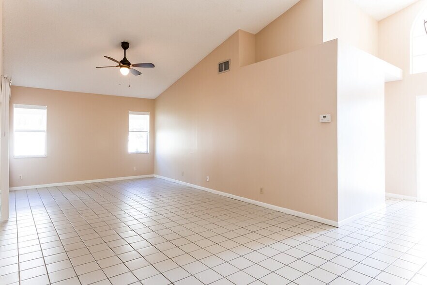 Building Photo - 18811 La Costa Ln