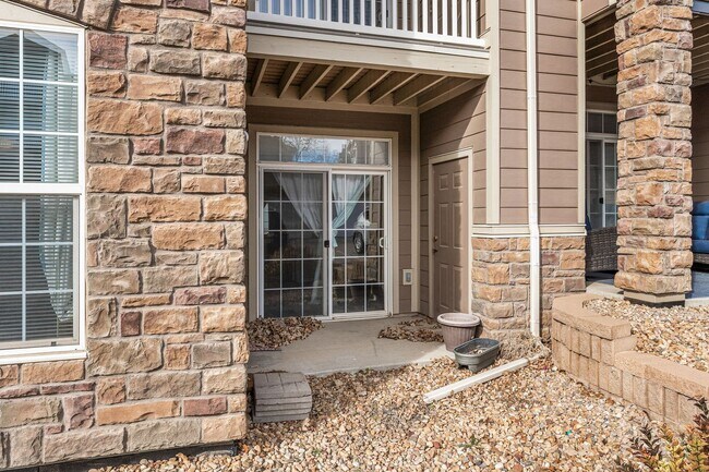 Building Photo - Ground Floor! No Stairs! 2Bed / 2 Bath Condo in Englewood!