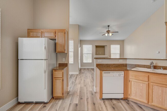 Building Photo - 10550 W Alexander Rd