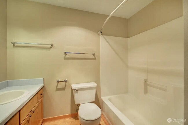 Building Photo - 2 Week Move In Special - Beautiful Edmonds...