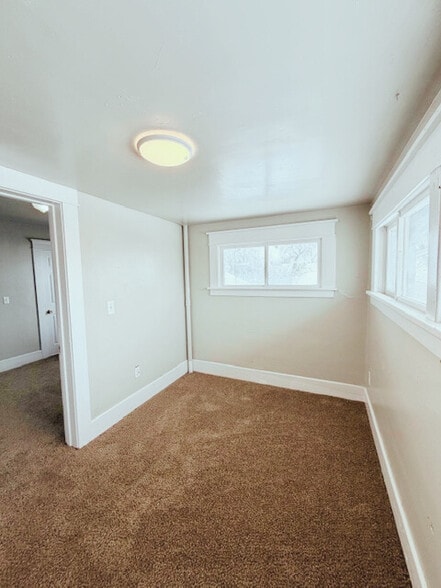 Building Photo - 1404 8th St