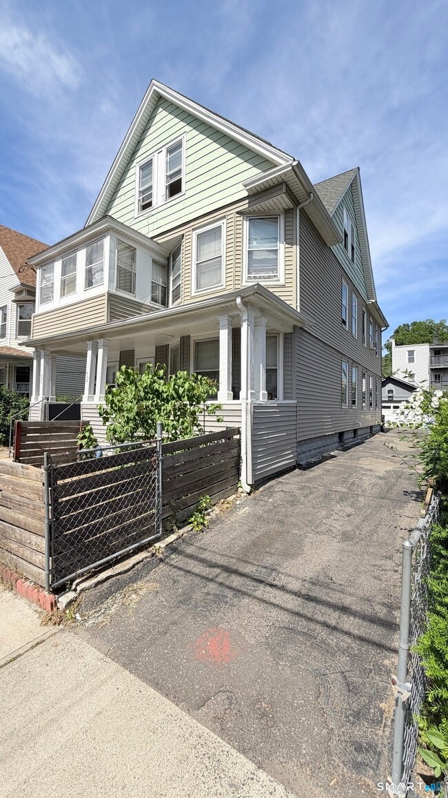Building Photo - 466 Hollister Ave