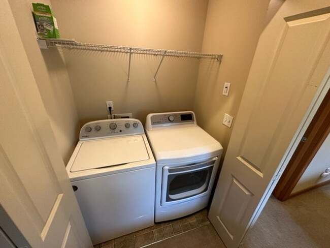 Building Photo - Location Location Location! This huge 3bd ...