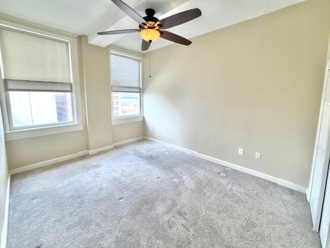 Building Photo - Main Street10N#902