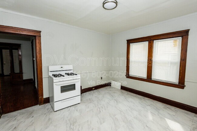 Building Photo - 3131 W 58th St