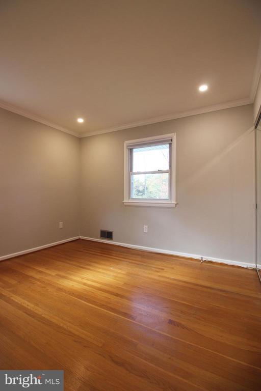 Building Photo - 102 Yeonas Dr SE
