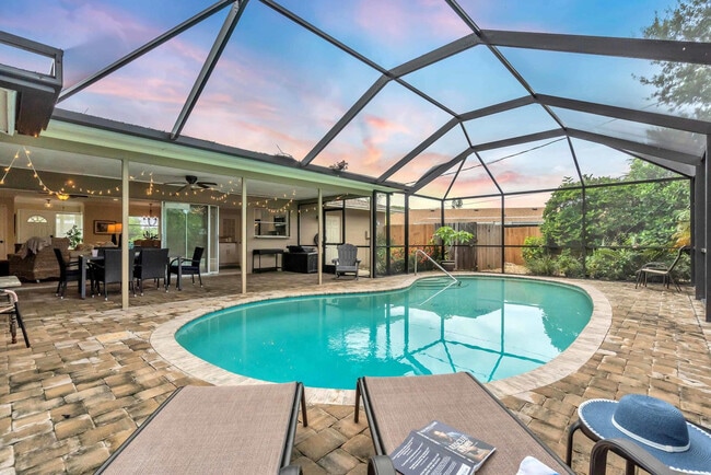 Building Photo - 2723 Gulf Gate Dr