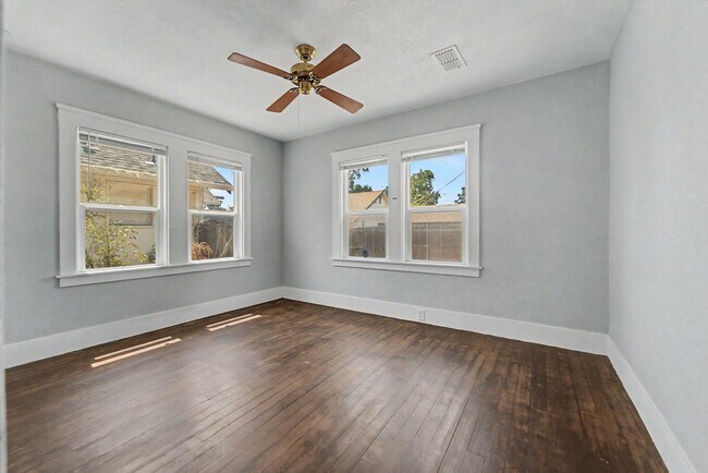 Building Photo - 1122 I St