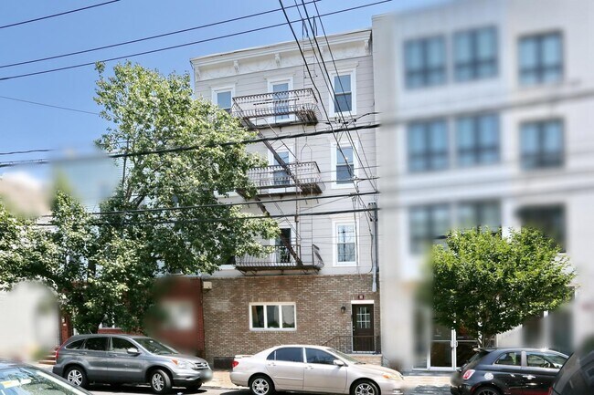 Building Photo - 413 Jefferson St