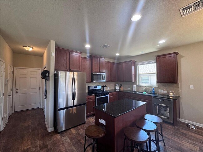 Building Photo - 321 Callahan Ln