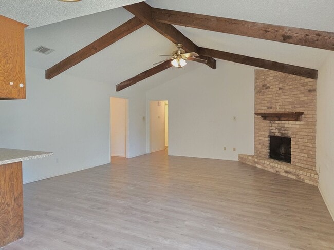 Building Photo - 3/2 House in Midway ISD!