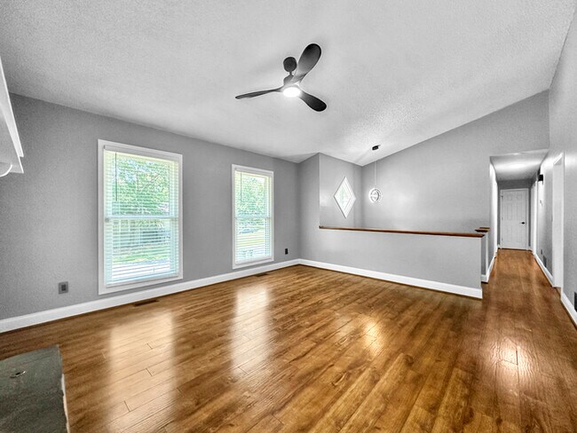 Building Photo - Beautiful 4-Bedroom Home with Modern Ameni...