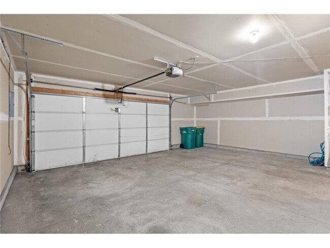 Building Photo - 9995 Wildflower Dr