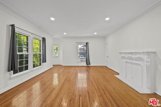 Building Photo - 6542 1/2 W Olympic Blvd