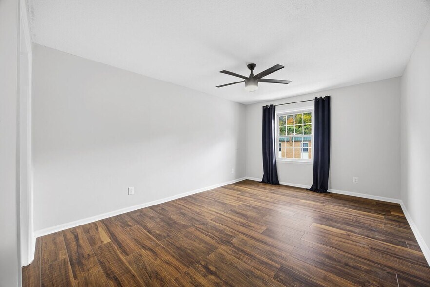 Building Photo - 4739 Hedgemore Dr