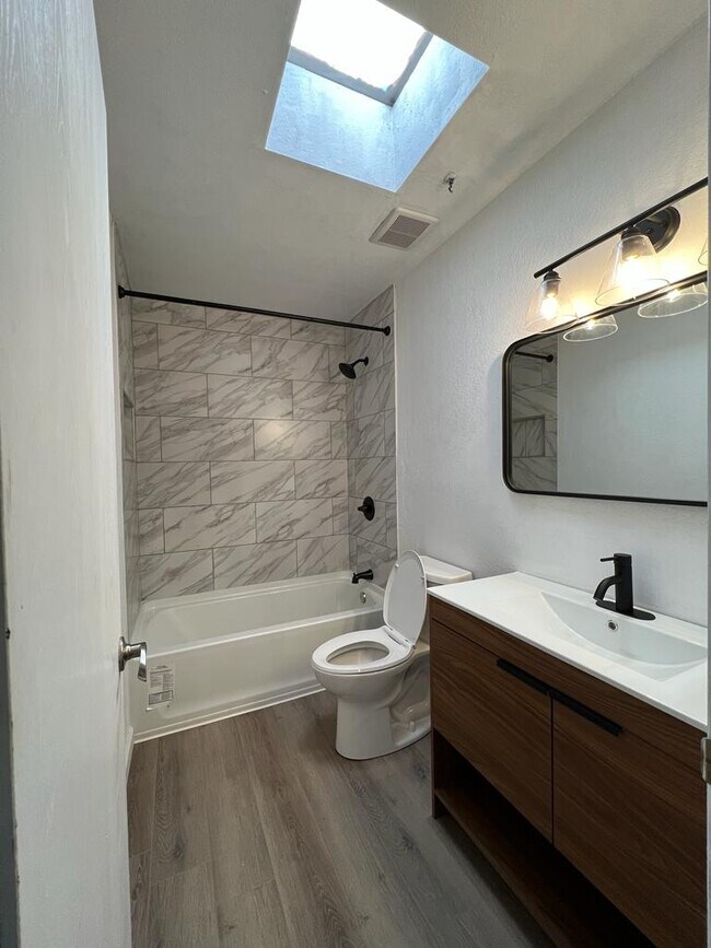 Building Photo - 3054 N Cherry Ave