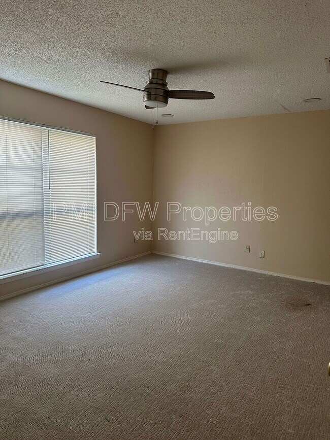Building Photo - 5209 Pensacola Dr