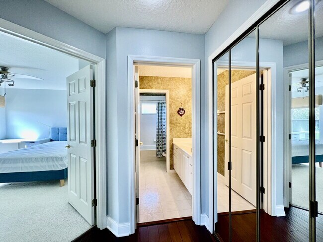 Building Photo - "Golf Course Living! Spacious 3-Bed, 2.5-Bath Home with 2,829 Sq Ft at The Oaks"