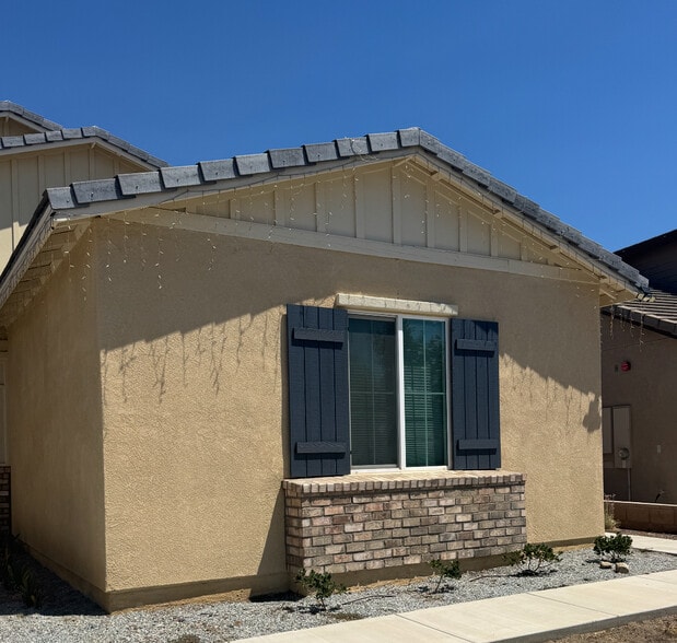 Primary Photo - 34882 Kingsnake Ave