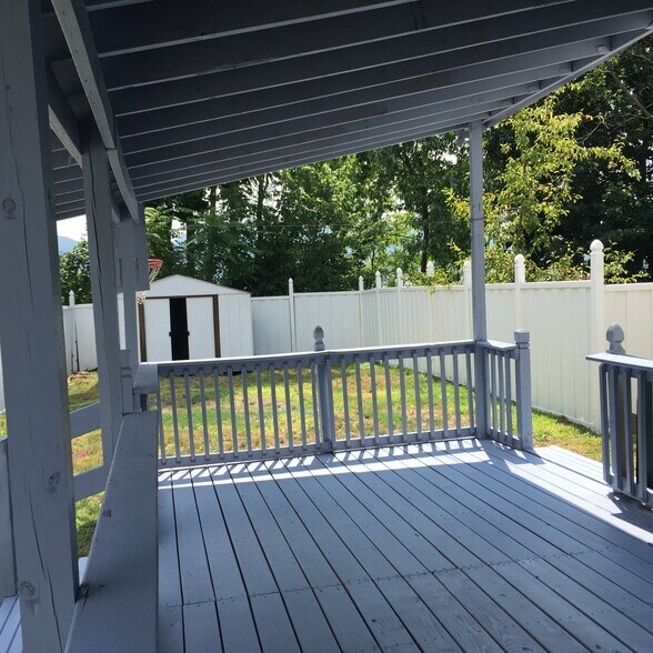 BackPorch - 125 E Walnut Ave