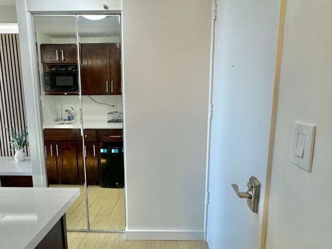 Building Photo - 445 Seaside Ave