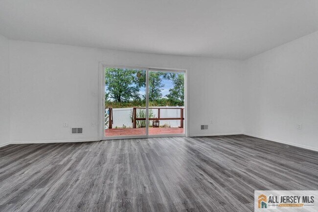 Building Photo - 17 Begonia Ct